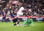 开云体育在线-欧洲足球赛事再掀风暴，一触即发