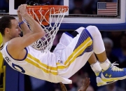 开云体育入口-范弗利特生涯之夜，当开拓成为动词，广东王朝听见冰裂之声