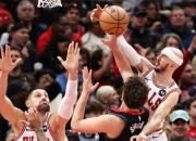 开云体育官网-火箭队外线火力全开，逆转战胜猛龙队