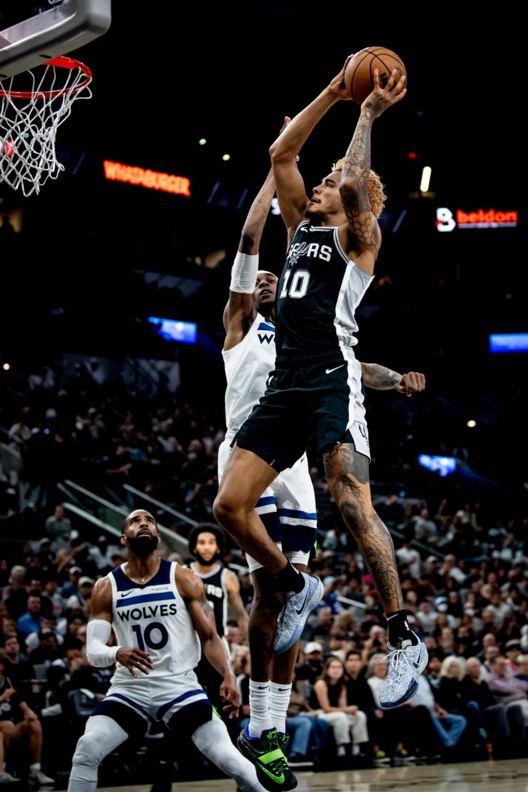 加拿大男篮强势奇才,戈贝尔制霸全场 加拿大男篮强势奇才,戈贝尔制霸全场