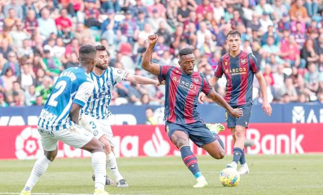 阿拉维斯主场不敌瓦伦西亚，失利