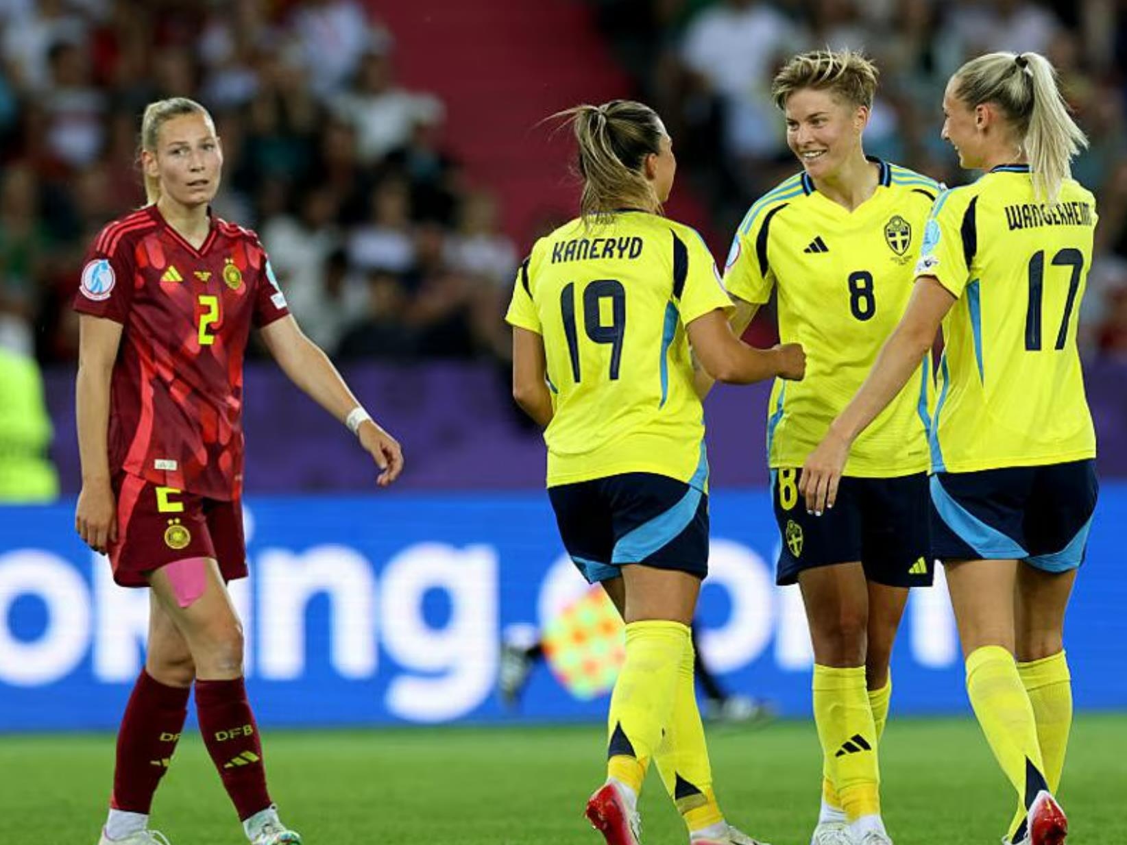 欧洲足球赛事女子球队受关注 欧洲足球赛事女子球队受关注