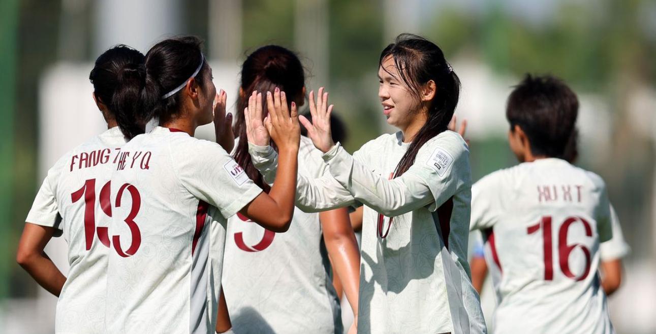 韩国女足球员斩获国际杯季军 韩国女足球员斩获国际杯季军