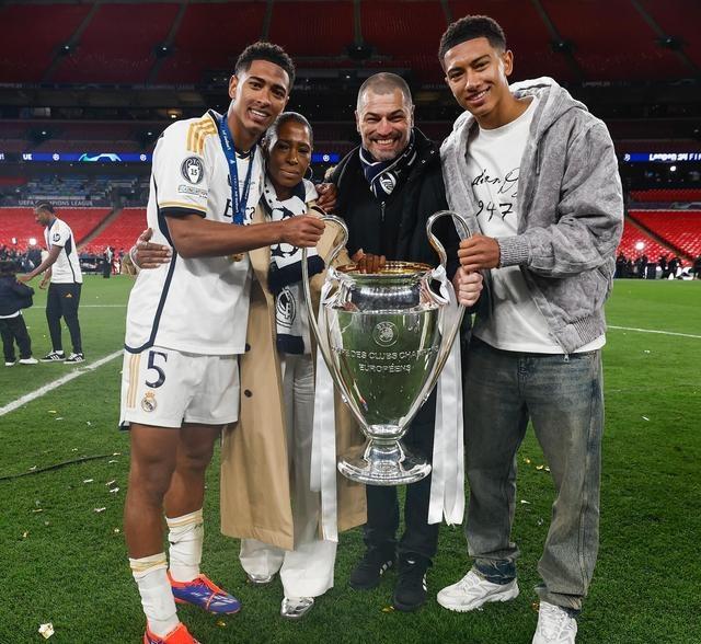 多特蒙德新援首秀表现抢眼,球迷掌声不断的简单介绍 多特蒙德新援首秀表现抢眼,球迷掌声不断的简单介绍