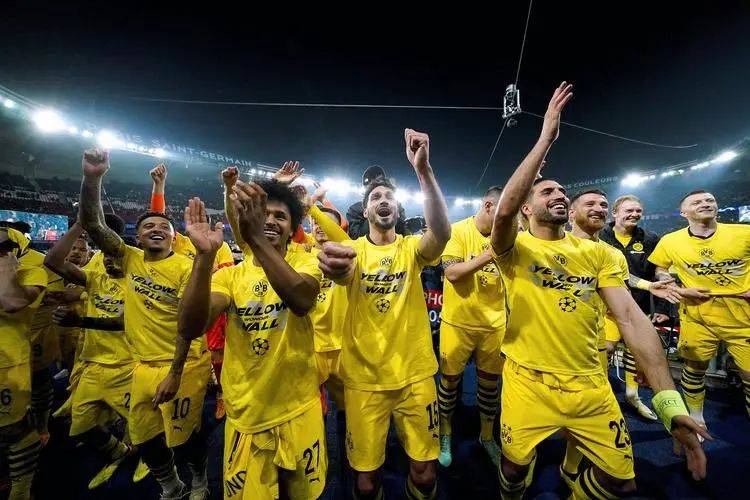 多特蒙德新援首秀表现抢眼,球迷掌声不断的简单介绍 多特蒙德新援首秀表现抢眼,球迷掌声不断的简单介绍