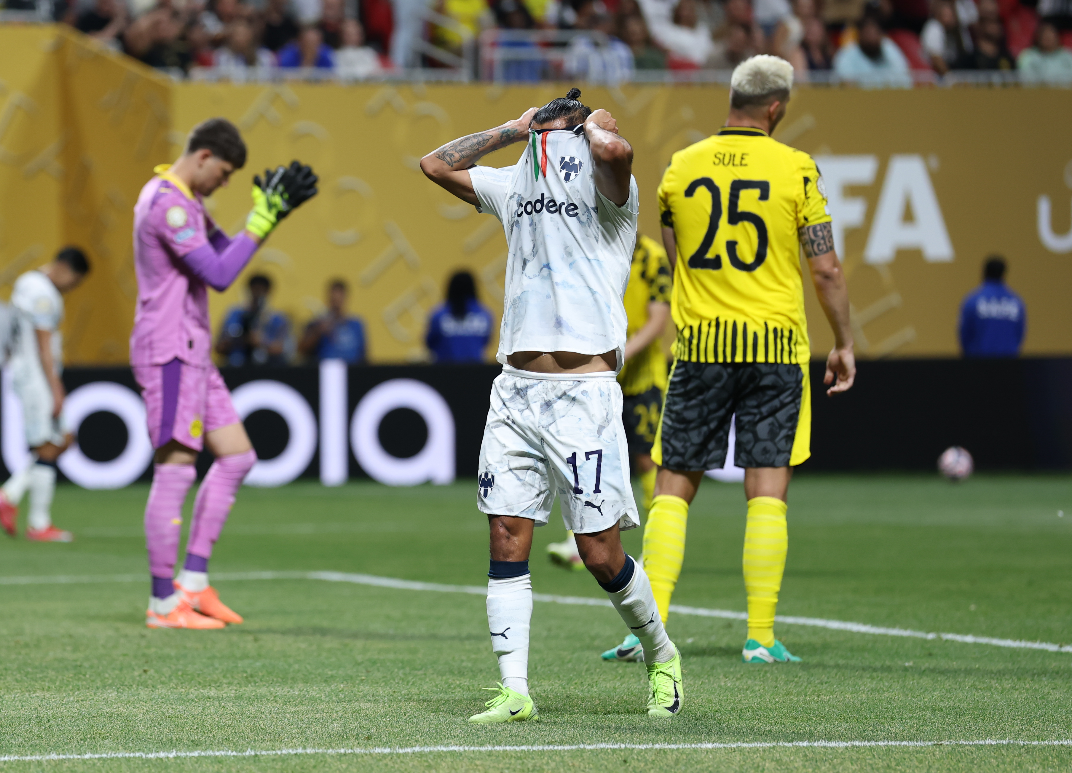 包含多特蒙德逆转尤文图斯，成功晋级欧冠八强的词条