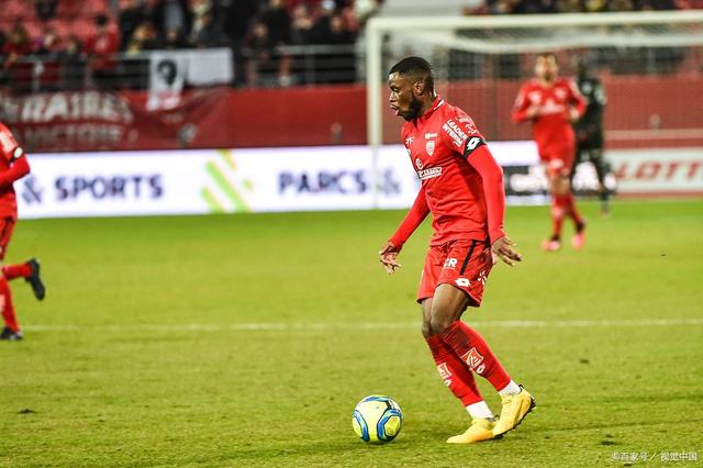 布雷斯特主场保持不败，积分稳定