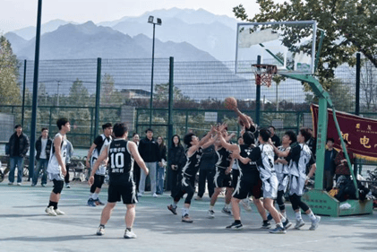 罗马俱乐部教练团队默契配合，全力以赴的简单介绍