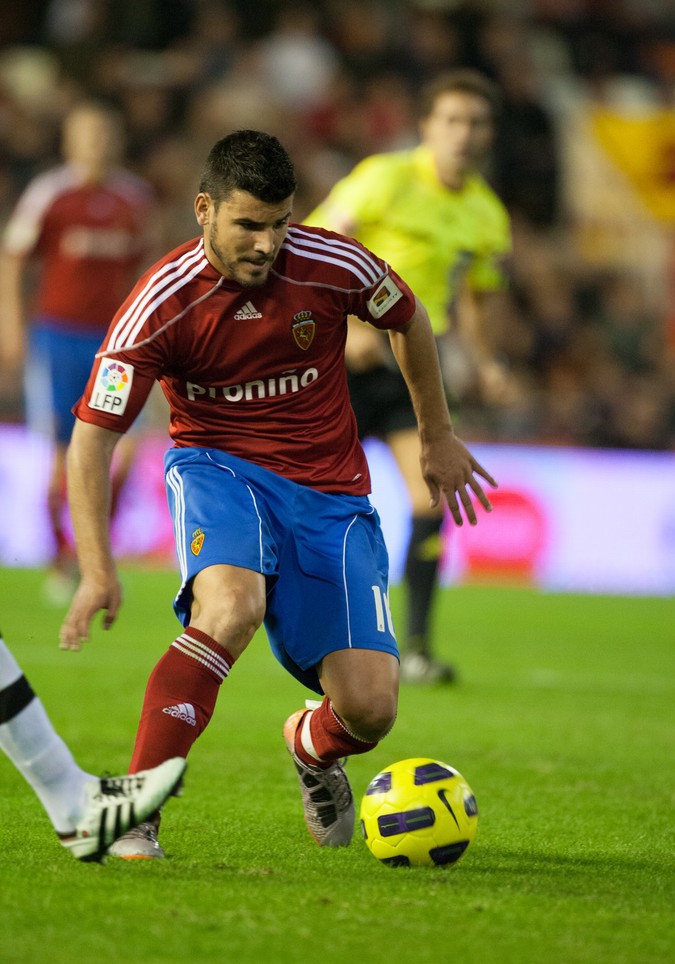 包含德国队在主场奋力作战，获得宝贵的三分的词条