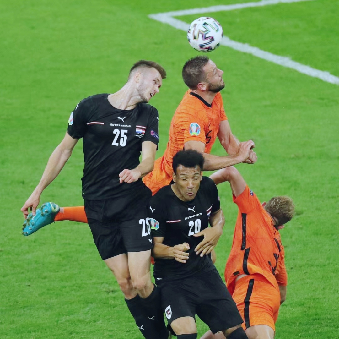 关于波兰队鏖战英格兰队，梁靖崑刷新纪录的信息