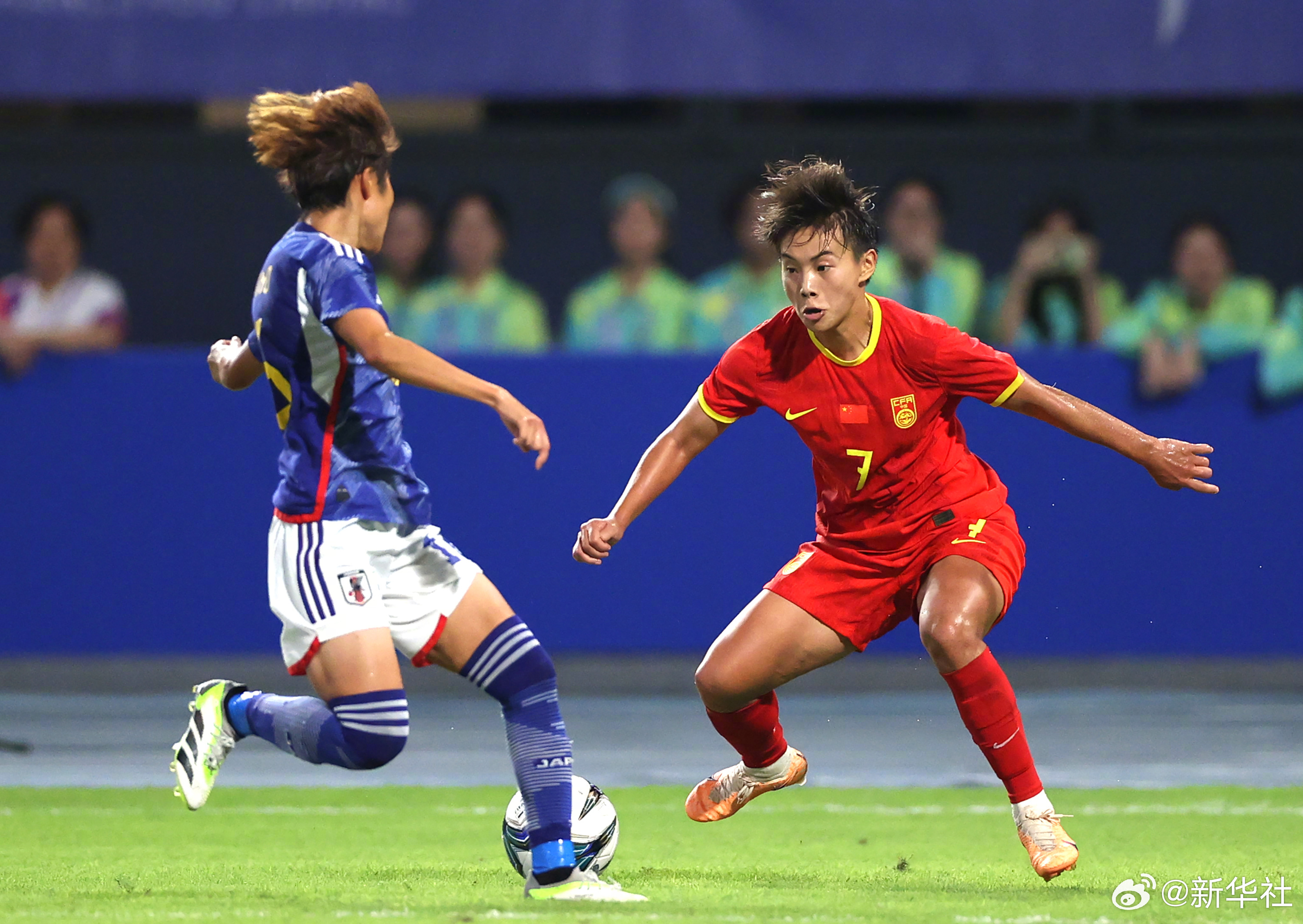 不负众望:女足赛场上每一位运动员都努力拼搏的简单介绍 不负众望:女足赛场上每一位运动员都努力拼搏的简单介绍