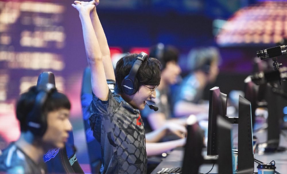 EDG轻取HKA，Tarzan三分雨点燃全场的简单介绍