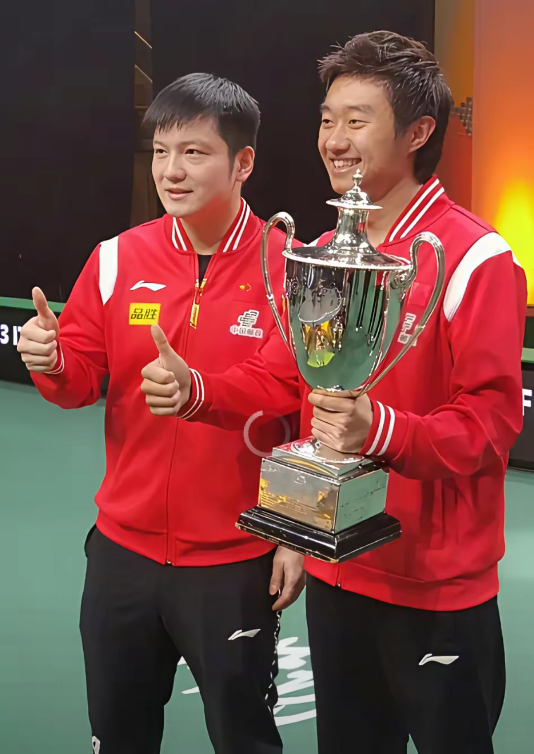 关于中国乒乓球队完胜日本乒乓球队，樊振东三分雨点燃全场的信息