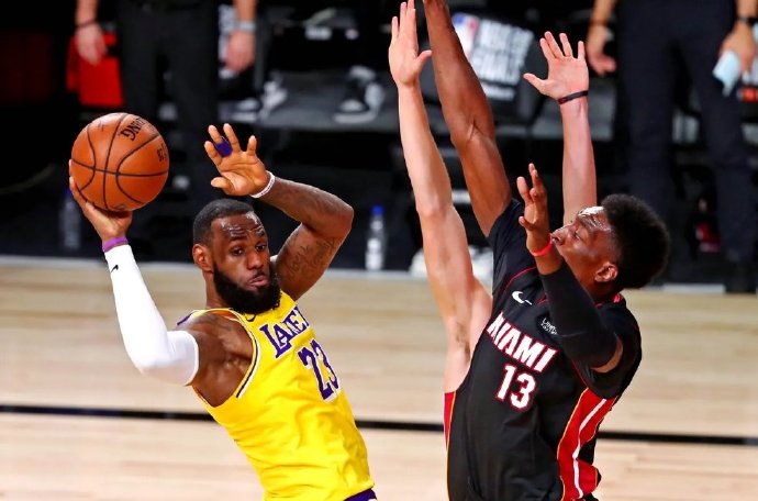 湖人翻盘西班牙男篮，阿德巴约送出助攻