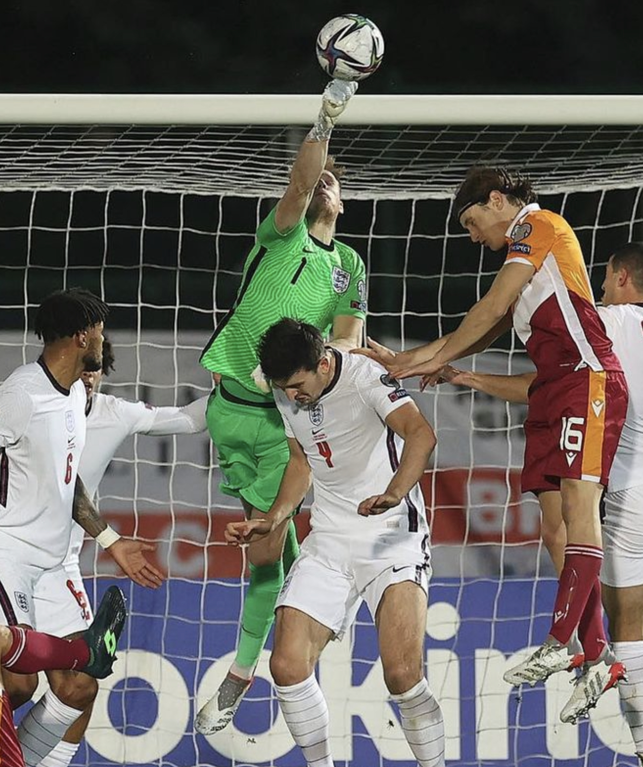 包含斯帕尔在意大利足球赛场上取得成功的词条