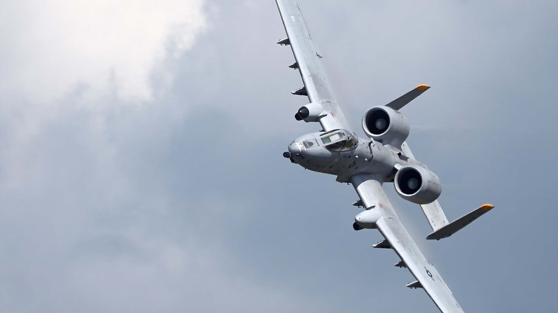 绿茵场上的历史之夜与沙漠外的强权博弈，当莱万传奇遭遇沙特的地缘棋局