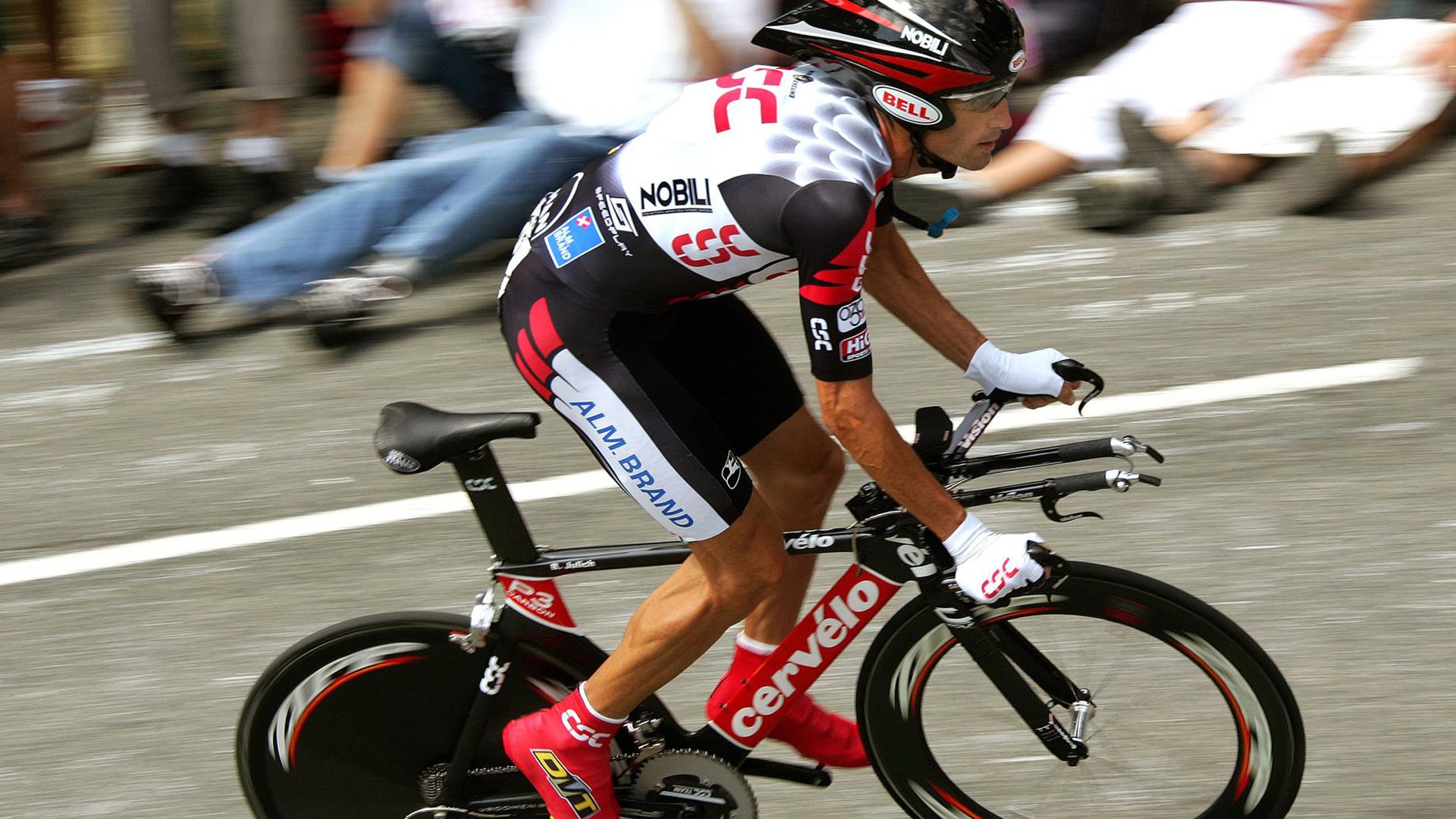 欧冠淘汰赛焦点战启示录，雄鹿碾压式胜利背后的篮球哲学